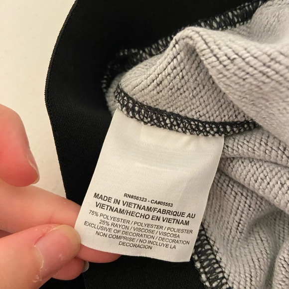 NWOT | Nike‎ women’s gray loose cropped lounge sweatpants — small - Picture 9 of 9